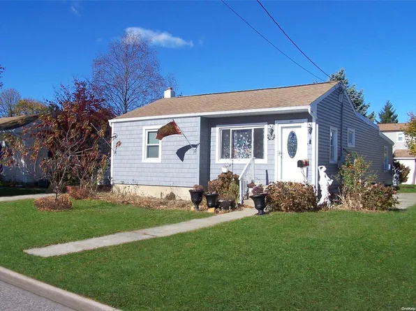 160 42nd Street, Lindenhurst, NY 11757