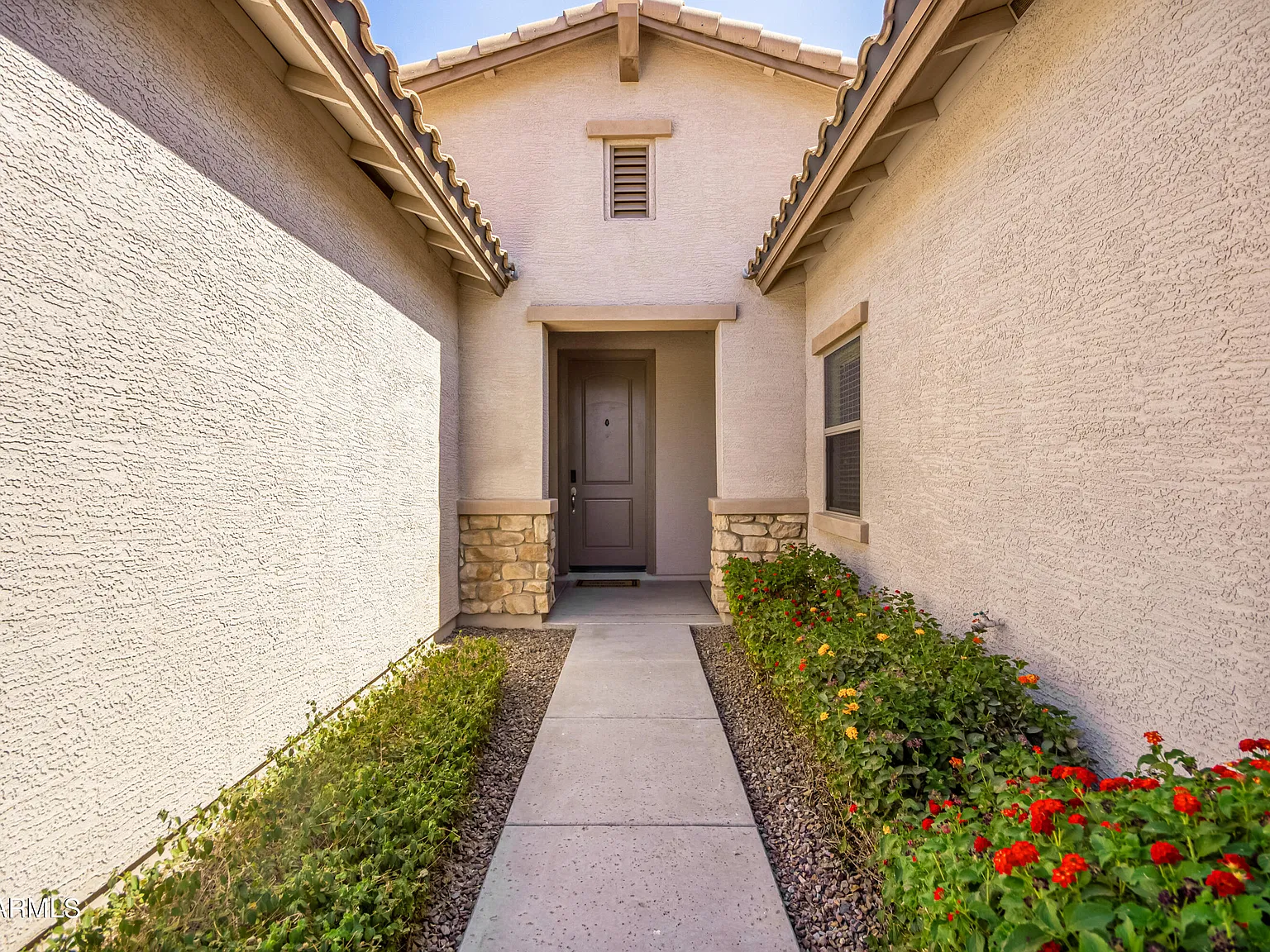 4 bed, 2109 sqft, $3,800 — Photo 2
