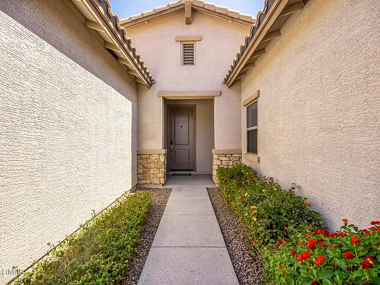 2695 E Rakestraw Ln — Photo 2