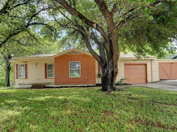 1505 Skyline Dr, River Oaks, TX 76114