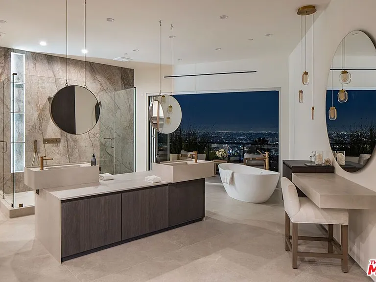 Kinglet Dr — Photo 16
