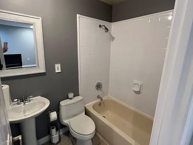 11211 Surry Woods Ct — Photo 23