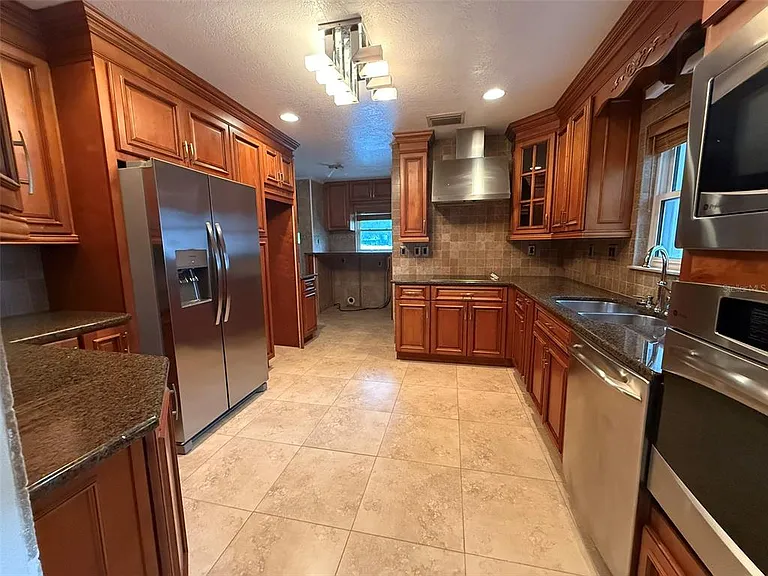 215 S West Shore Blvd — Photo 25