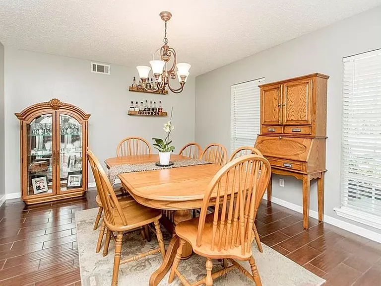 105 Larchwood Dr — Photo 32