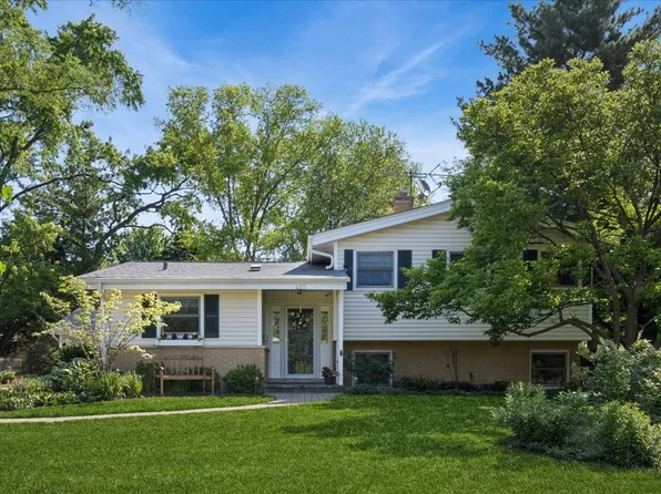 465 Princeton Ln, Deerfield, IL 60015