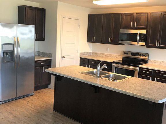 4th image of 414 E Petunia Dr
