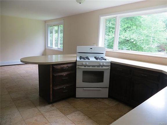 2nd image of 140 Camp Hill Rd