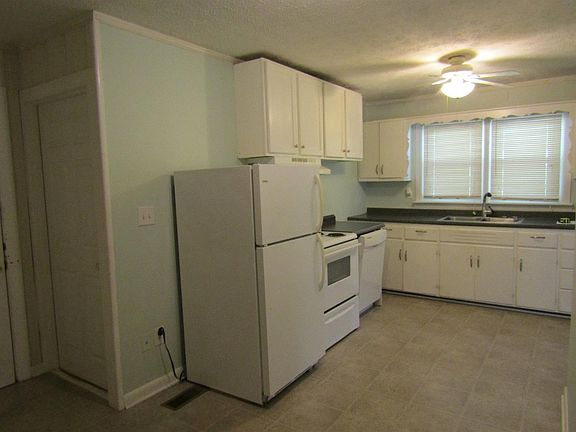 4th image of 1116 Holly Hill Dr