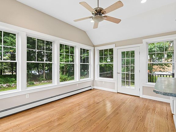 3rd image of 31 Longfellow Drive