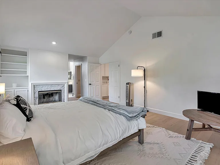 133 Madrid Way — Photo 2