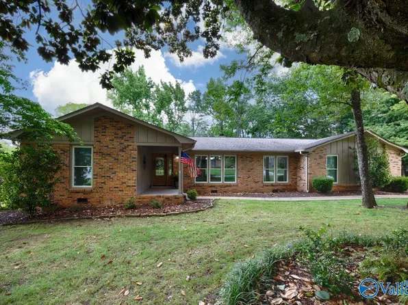 1413 Wind River Dr SE, Huntsville, AL 35802