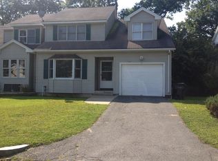 45 Luden St, Springfield, MA 01118