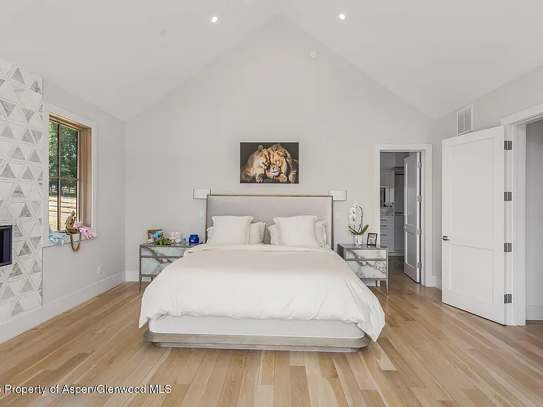 577 Fox Run Dr — Photo 17