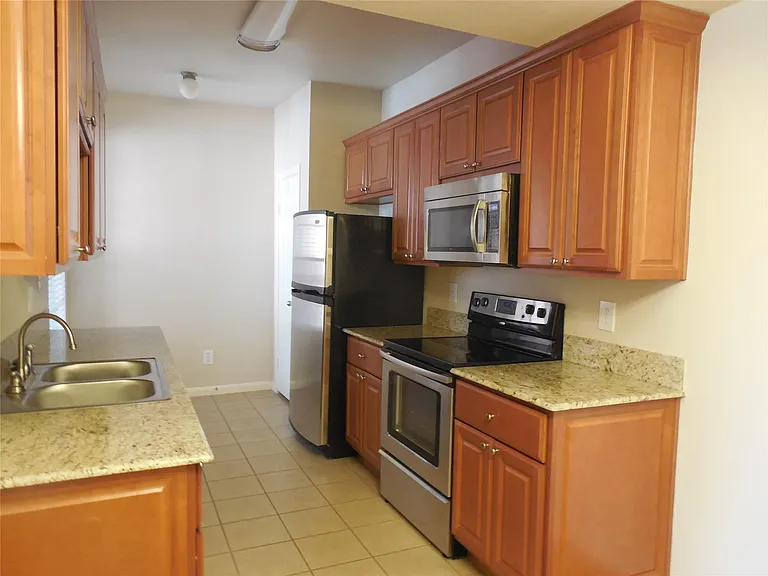2255 Braeswood Park Dr #218 — Photo 7