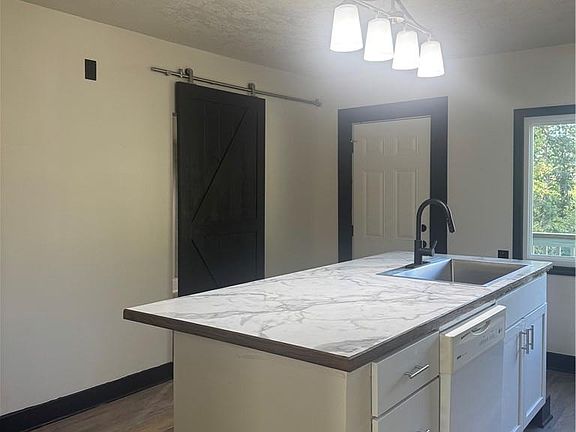 4th image of 547 Orchard Pl