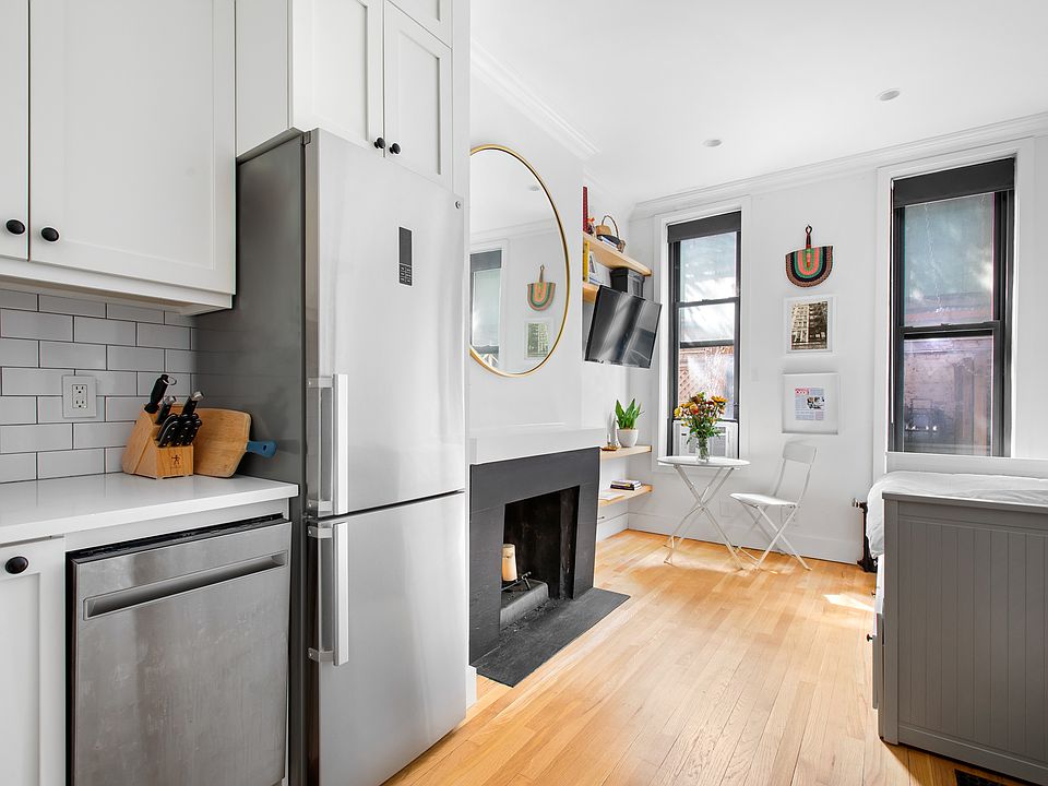 1st image of 88 Horatio St APT 1B