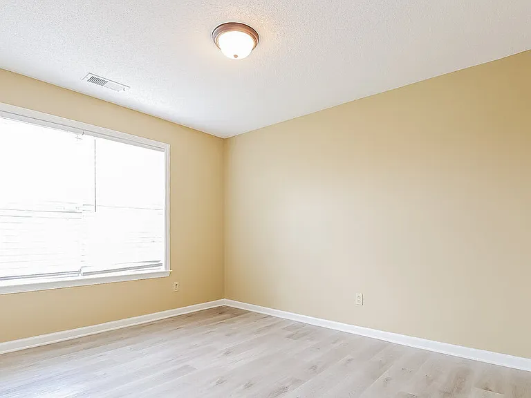 10156 Lynham Dr — Photo 11