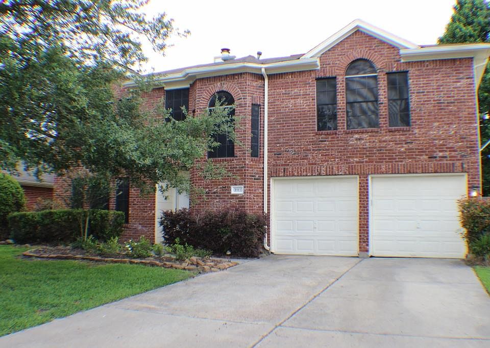 Welcome home to 1811 Forestburg Dr.