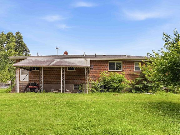 4th image of 439 Hilltop Dr