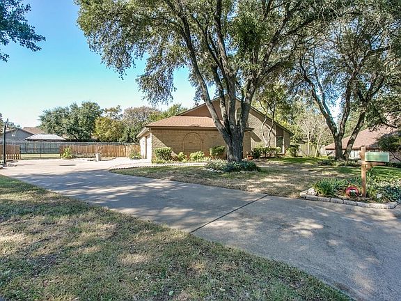 2nd image of 904 Willowcreek Ct