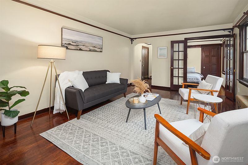 3rd image of 411 Boylston Avenue E #202
