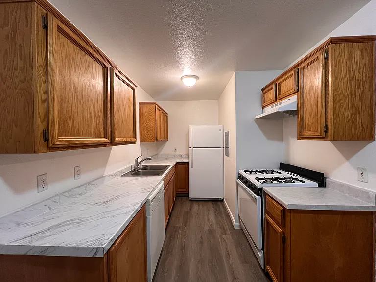 Cedar Apartments — Photo 3