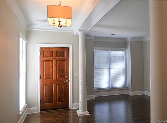 2nd image of 2427 Mirow Pl