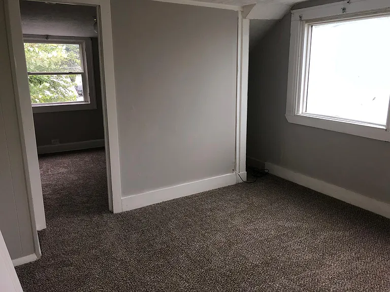1009 Bellevue Dr — Photo 10