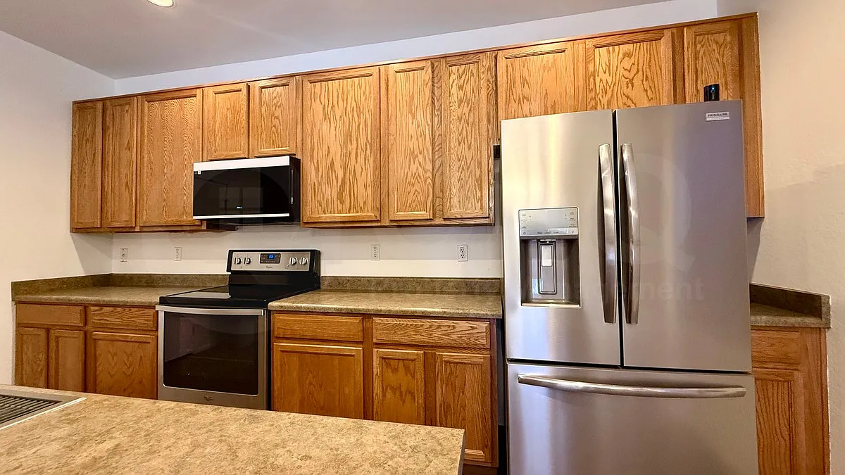4 bed, 2.5 bath, 1892 sqft, $2,399 — Photo 3