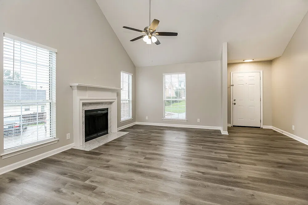 3 bed, 2.0 bath, 1259 sqft, $2,155 — Photo 4