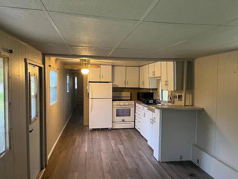 421 Sunnyside Rd — Photo 3