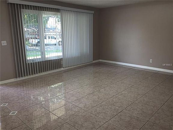 5th image of 2885 Catherine Dr