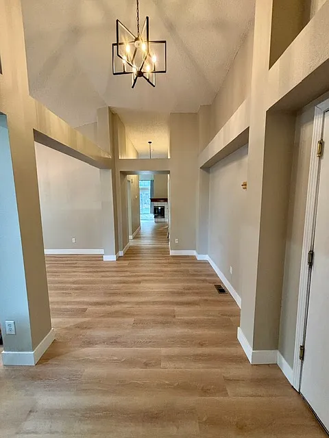 3 bed, 2014 sqft, $3,200 — Photo 3