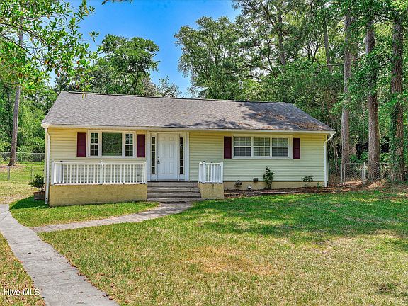 3rd image of 2025 Wren Road
