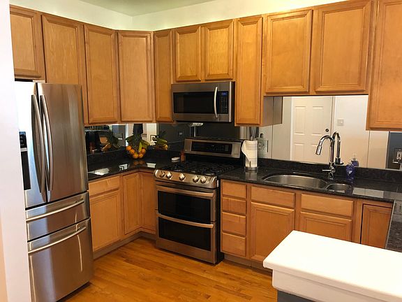 5th image of 523 N Claremont Ave