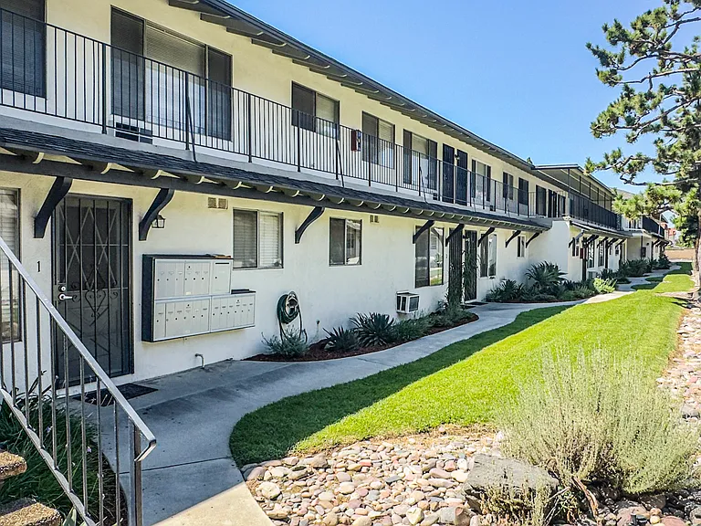 5565 Santa Anita Ave #6 — Photo 8