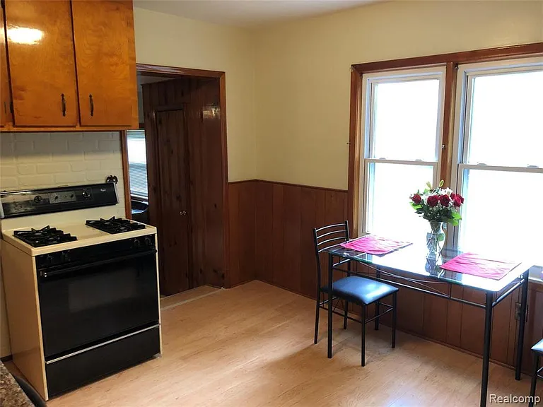 2111 W Forteen Mile Rd — Photo 18