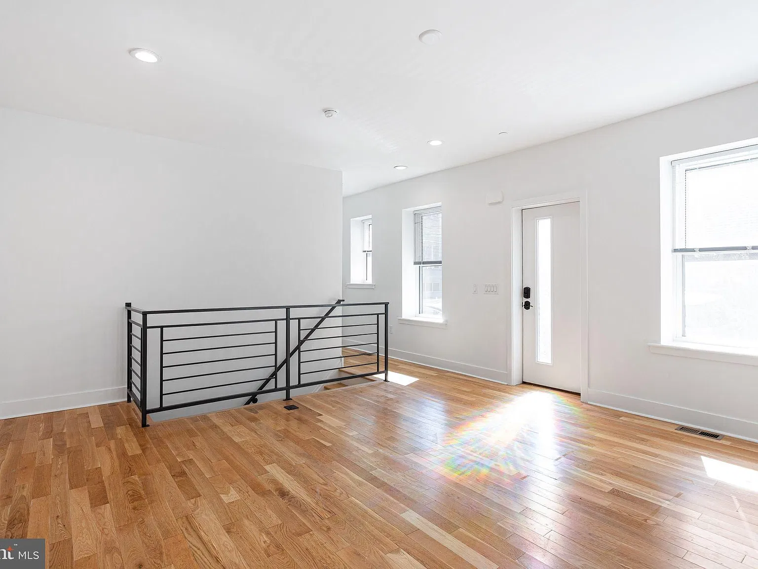 3 bed, 3.0 bath, 2511 sqft, $2,250 — Photo 3
