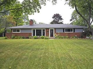 31902 Bella Vista Dr, Farmington Hills, MI