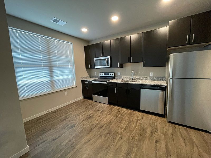 1st image of 501 W Verona Ave #321