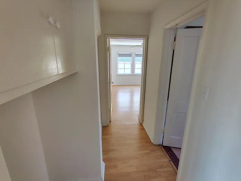 1421 N Laurel Ave #4 — Photo 6