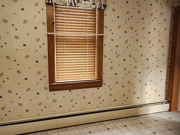 4th image of 769 N Locust St