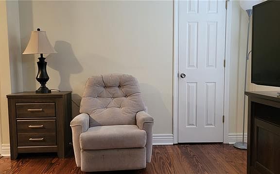 4th image of 257 Cherokee St APT 4