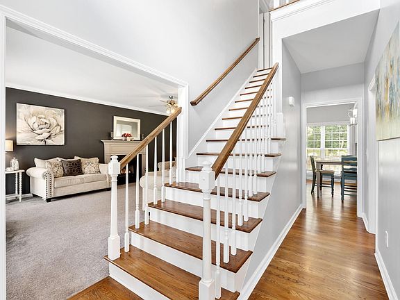 3rd image of 18 Pinehurst Green Way