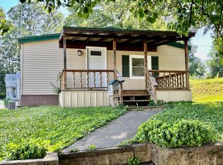 106 N Market St, Mount Carmel, IL 62863