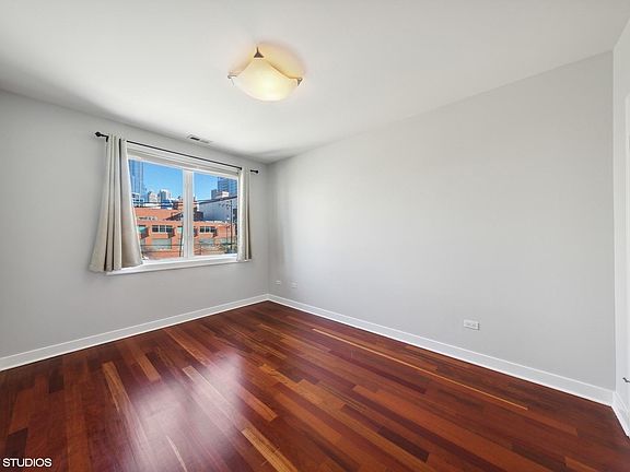 3rd image of 825 N Hudson Ave Unit 2B