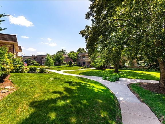 5th image of 6S080 Park Meadow Dr APT 9F
