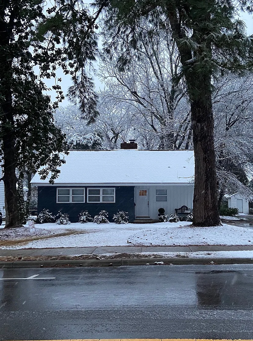3 bed, 1076 sqft, $2,400 — Photo 2