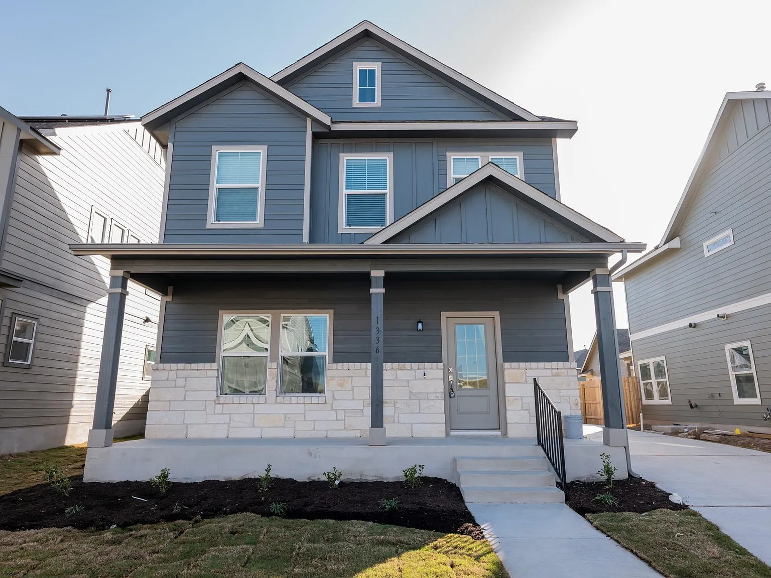 2 bed, 1.5 bath, 1309 sqft, $1,795 — Photo 3