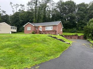 7 Frisbie St, New Fairfield, CT 06812